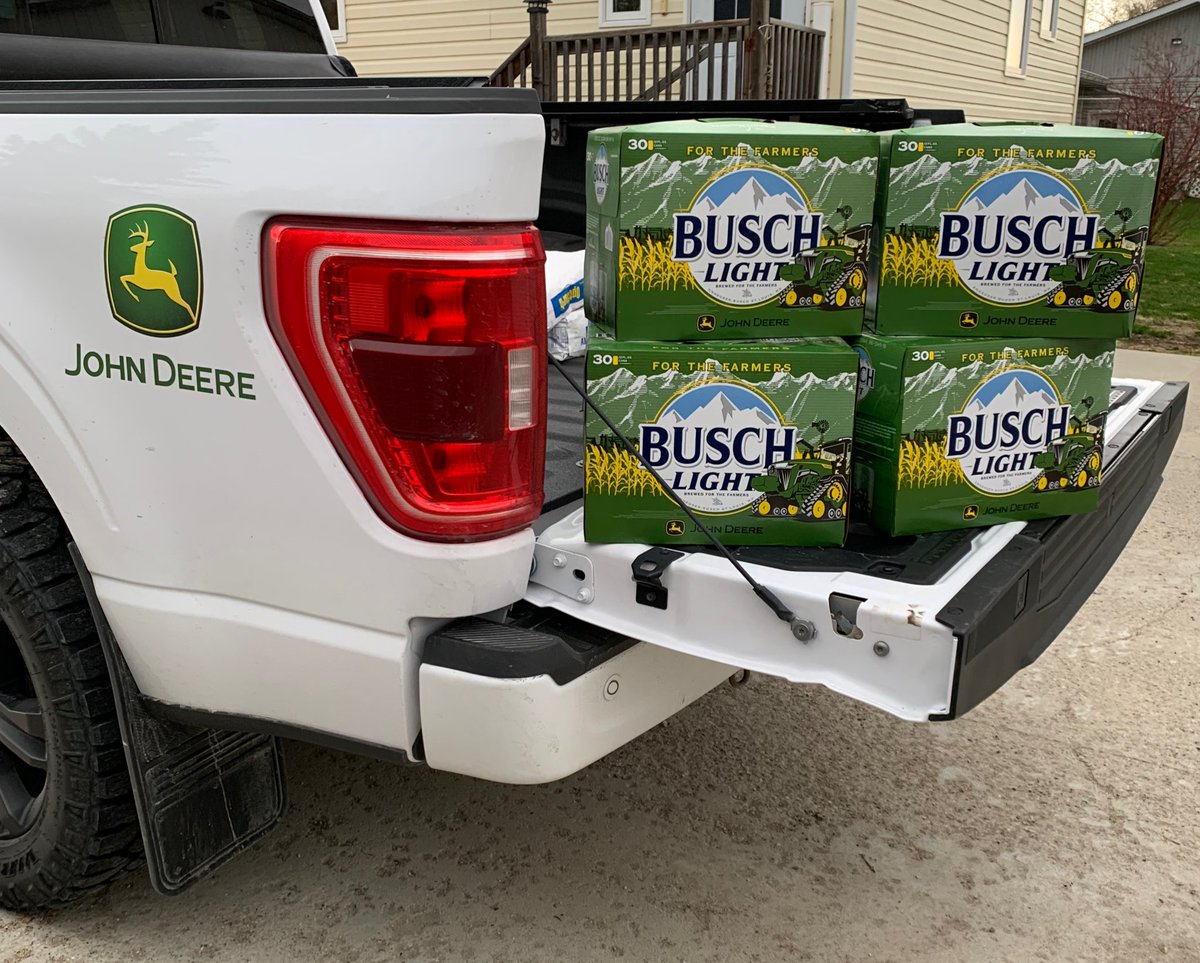 travberg18's tweet photo. @BuschBeer @JohnDeere nailed it! https://t.co/WKmC9aKFIG