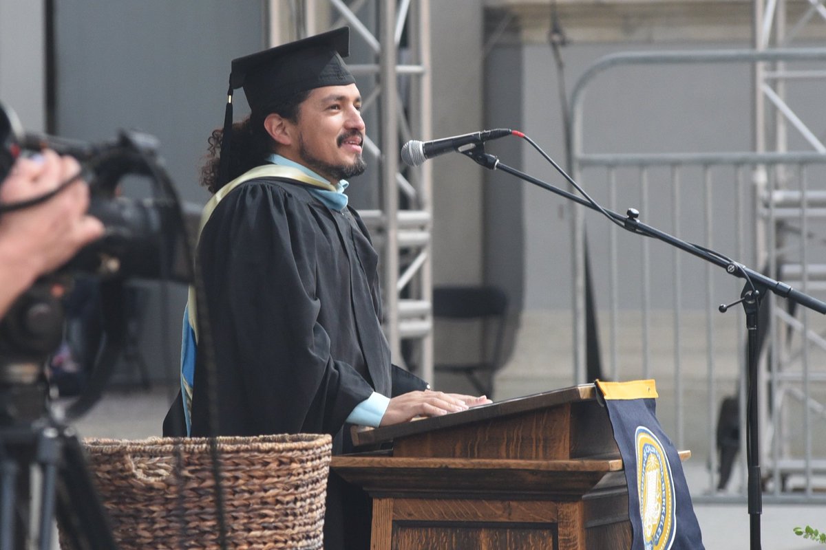NatureAtCal's tweet photo. Thank you @JoseBilingue for sharing inspiring words with our graduating students. #BerkeleyGrad #CalGrad https://t.co/lKF4EfTRXJ