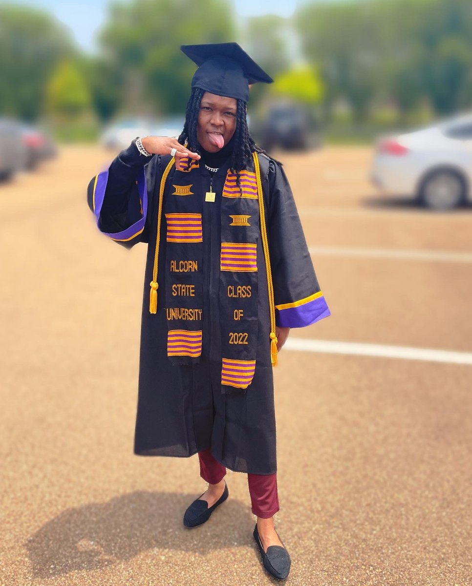 Iammusiq__'s tweet photo. Feeling better than I ever felt 😎 Doing better than I ever did 🥂🎓…
Thank you God for never leaving me !!
GRANDPA WE MADE IT 👑✅.  
Cum Laude Grad 
Dean’s Scholar x3
#IJustGraduated #AlcornAlum #Degreed #BraveSpirit #2022grad   #GrossSister #LLGRANDPA #LLUNCT #LLUNCW👼🏾🙏🏾 https://t.co/CoDA2AplYm