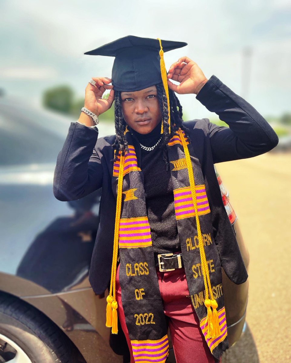 Iammusiq__'s tweet photo. Feeling better than I ever felt 😎 Doing better than I ever did 🥂🎓…
Thank you God for never leaving me !!
GRANDPA WE MADE IT 👑✅.  
Cum Laude Grad 
Dean’s Scholar x3
#IJustGraduated #AlcornAlum #Degreed #BraveSpirit #2022grad   #GrossSister #LLGRANDPA #LLUNCT #LLUNCW👼🏾🙏🏾 https://t.co/CoDA2AplYm