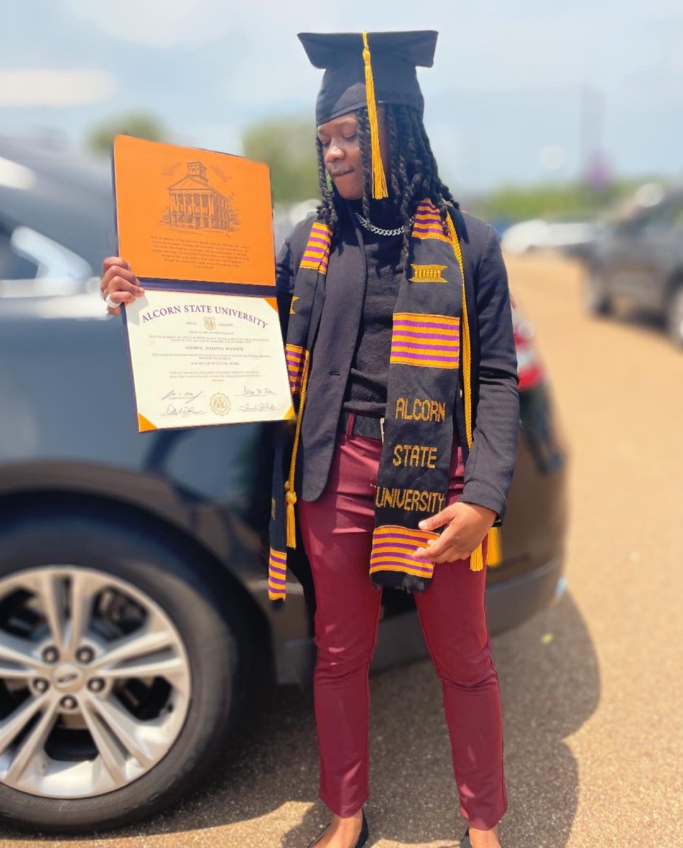 Iammusiq__'s tweet photo. Feeling better than I ever felt 😎 Doing better than I ever did 🥂🎓…
Thank you God for never leaving me !!
GRANDPA WE MADE IT 👑✅.  
Cum Laude Grad 
Dean’s Scholar x3
#IJustGraduated #AlcornAlum #Degreed #BraveSpirit #2022grad   #GrossSister #LLGRANDPA #LLUNCT #LLUNCW👼🏾🙏🏾 https://t.co/CoDA2AplYm