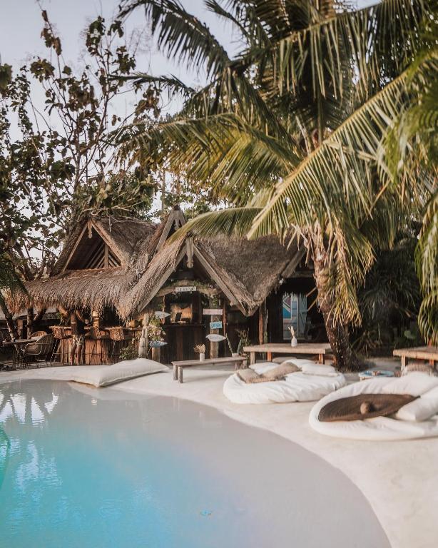 _LoverOfRoses_'s tweet photo. {15.05.22}
#MaxiParty
Decidí celebrar mi cumpleaños con mis amigos en uno de los lugares más bonitos del mundo.
Teníamos un lugar para la fiesta y luego podríamos ir a la piscina, aunque con todo lo que habrán tomado no se si ésta sea una buena opción https://t.co/rU16psibF2