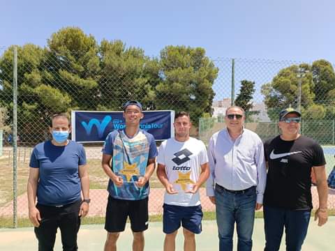 Not_Esportivas's tweet photo. ITF TENNIS!
Parabéns aos duplistas campeões, o espanhol @AlbertoBarr96 (🇪🇸) e o taiwanês Ray Ho (🇹🇼) que conquistaram o @worldtennis de M15 de Monastir na Tunísia.
#M15Monastir #ITFTennis #ITFWorldTennisTour #tennis #RayHo #AlbertoBarrosoCampos https://t.co/wVtf5Tevtq