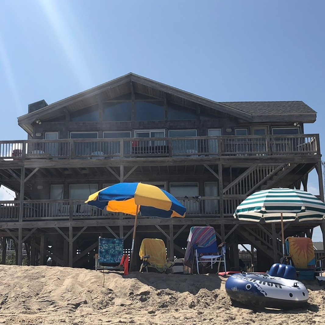BethWhann's tweet photo. We enjoyed 7 wonderful summer vacations at this house that was lost to the sea last week. RIP Waters Edge #OBX #outerbanks #rodanthe https://t.co/oNHUWN3YIG