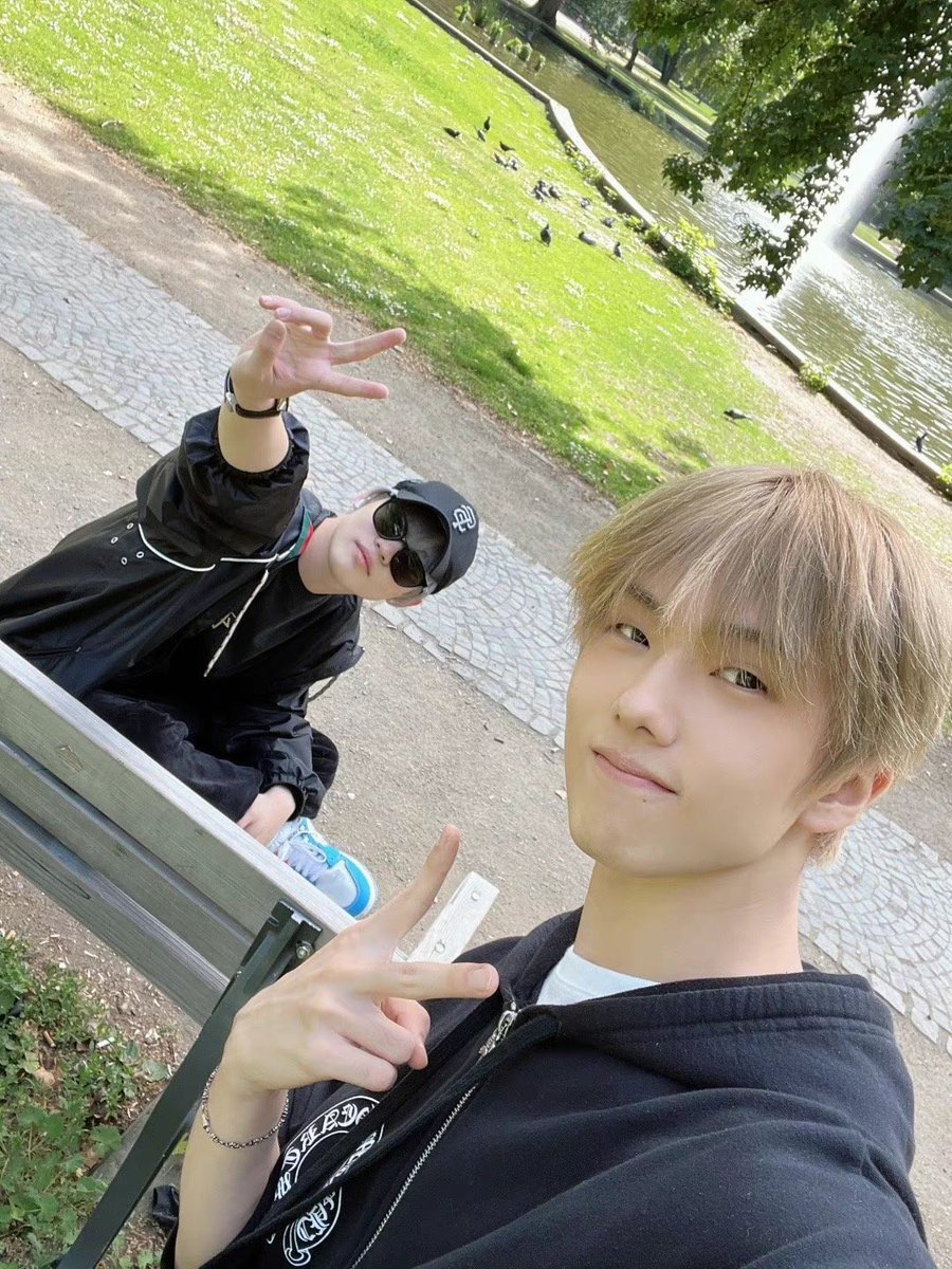 PJSLOOKS tweet picture