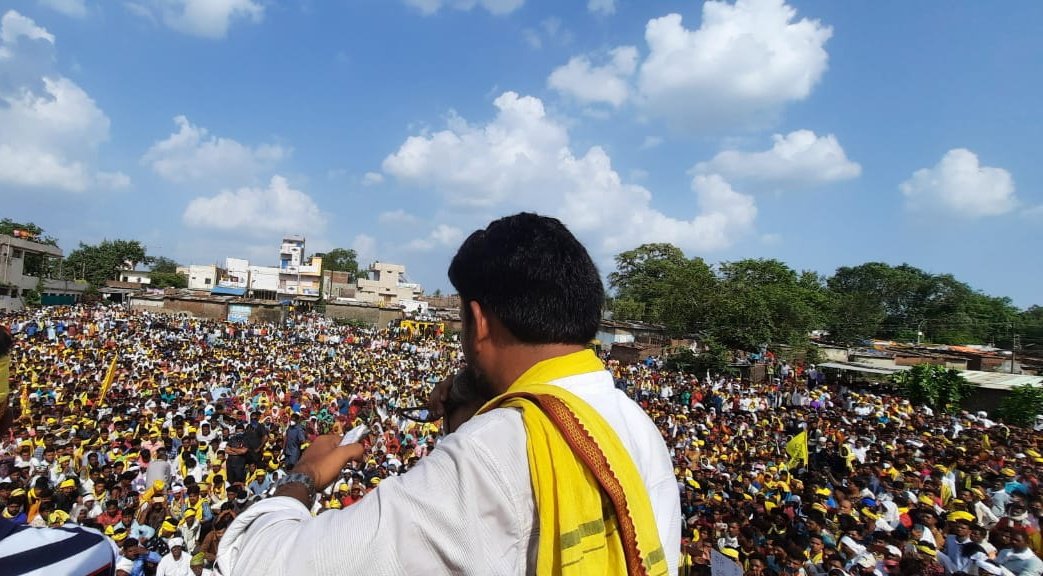 KannojMahendra's tweet photo. ये बरसो से दबाया बारूद है, जो अब ज्वाला बनकर आया है।
ये जयस ही है, जो सामाजिक, वैचारिक क्रांति लाया है।
#जयस_स्थापना_दिवस 
@JaysShubham @anandrai177 @JaysAyush @ajay_H_kanoje https://t.co/50jnsnzjKv