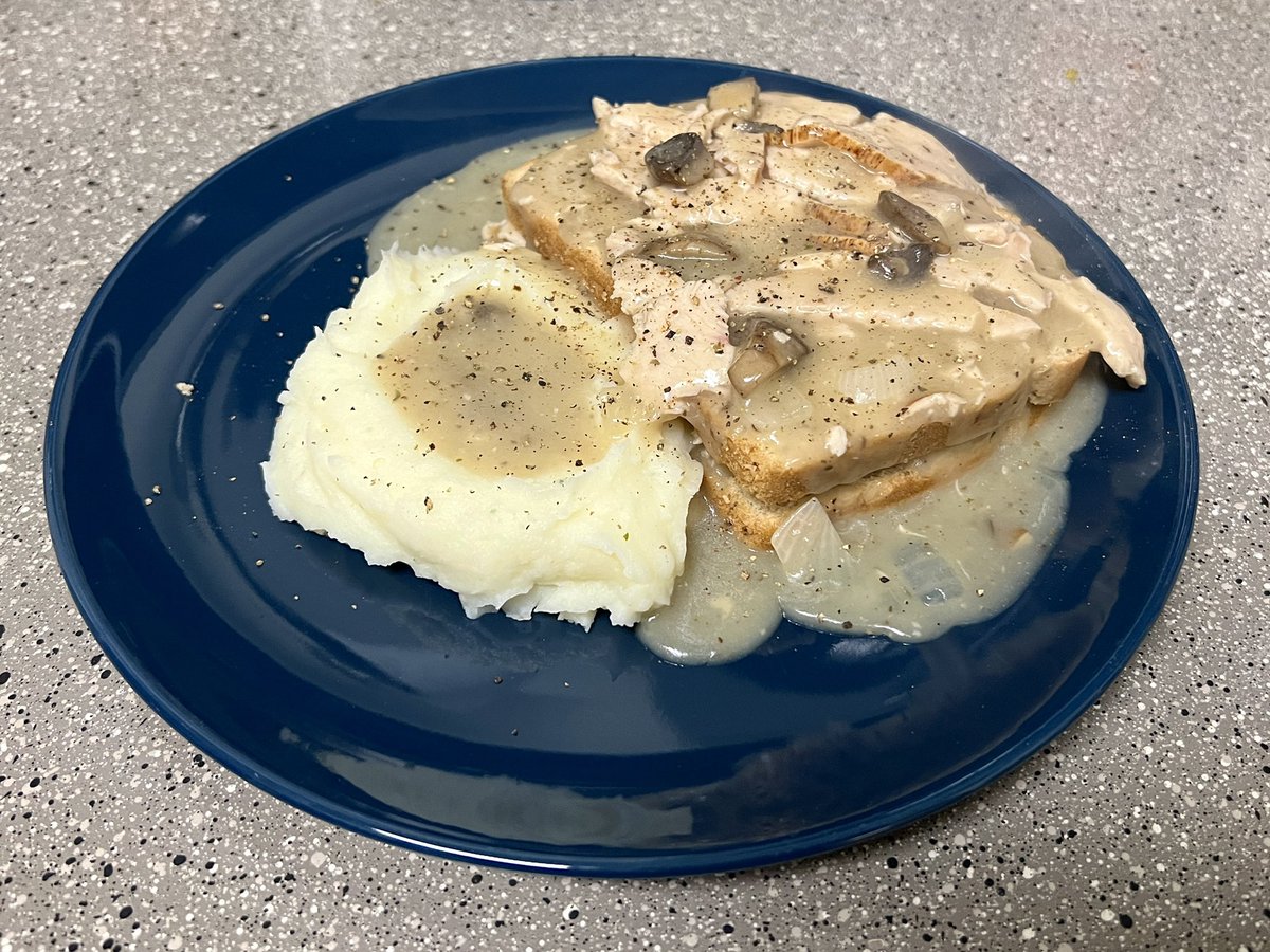 WolfBandit84's tweet photo. Fancy turkey Γ la king. Heh π
#turkeymeal #furrycook #cookingfurry https://t.co/ZQ0BvjFL0h