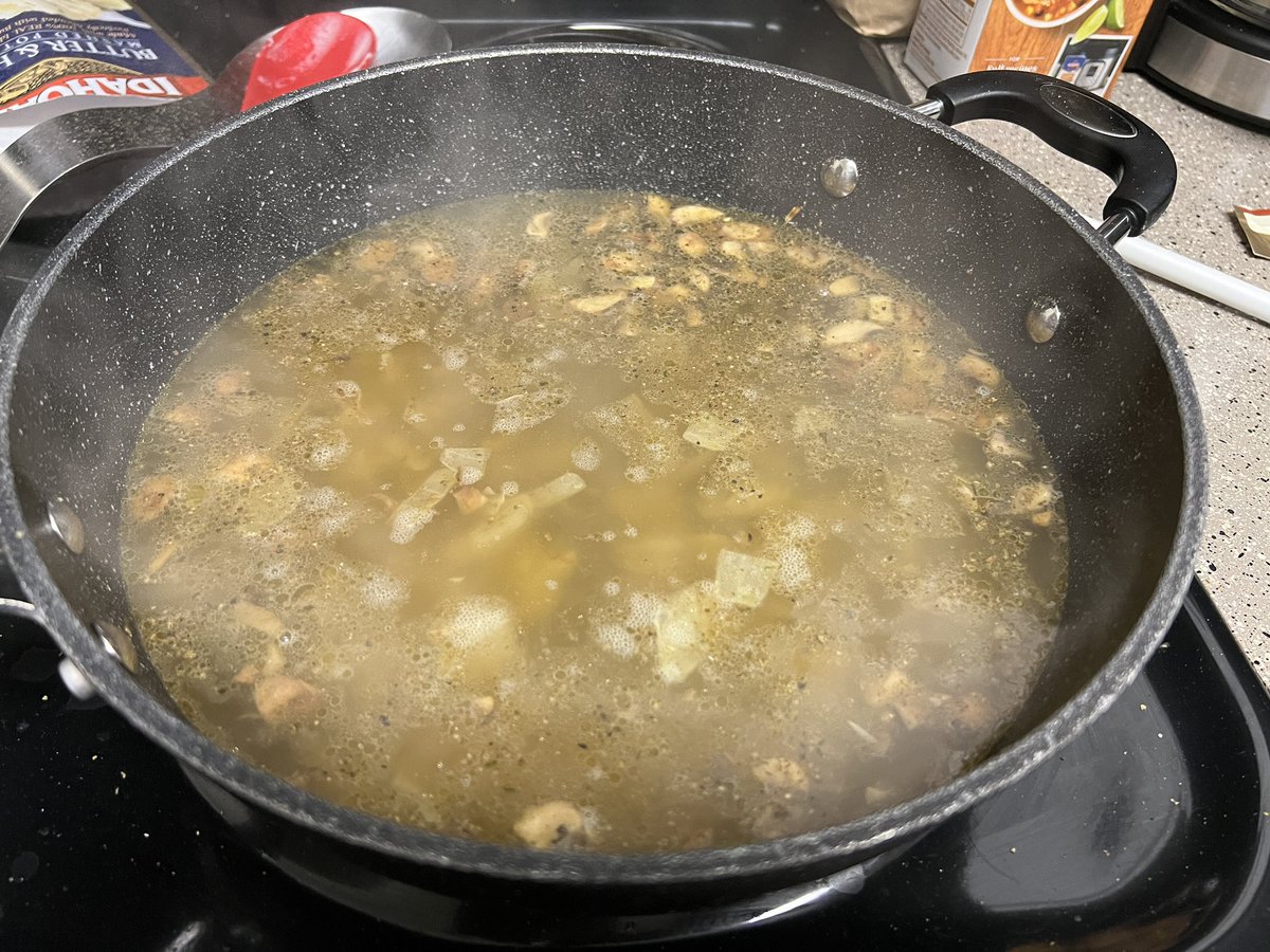 WolfBandit84's tweet photo. Fancy turkey Γ la king. Heh π
#turkeymeal #furrycook #cookingfurry https://t.co/ZQ0BvjFL0h