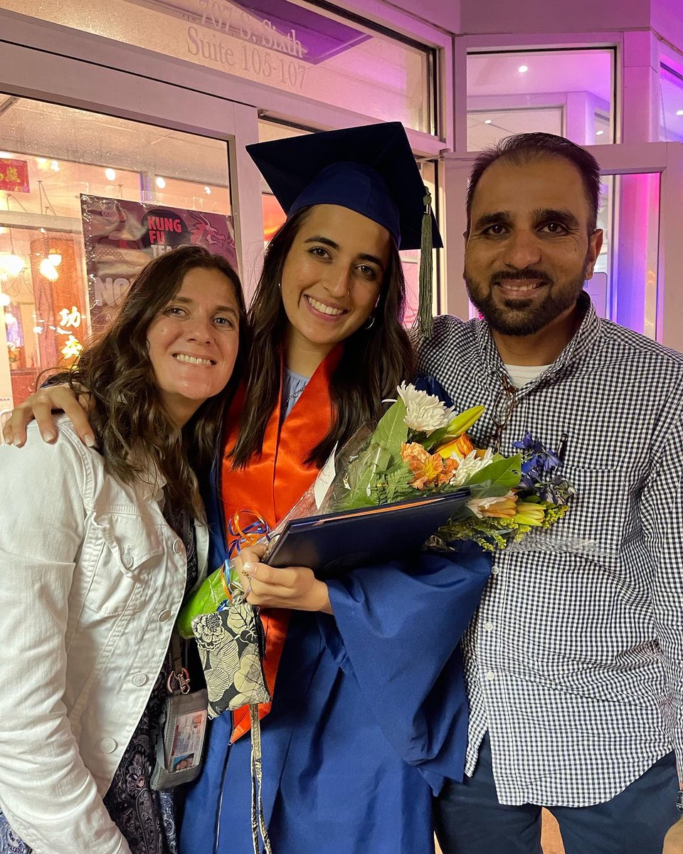 smraye6's tweet photo. Hail to the Orange, Hail to the Blue… we are so proud of you! #UIUC2022 #ProudAlum @heyitsmariamm99 https://t.co/yWN4l1mvjS