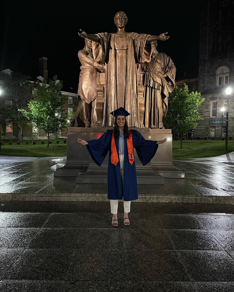 smraye6's tweet photo. Hail to the Orange, Hail to the Blue… we are so proud of you! #UIUC2022 #ProudAlum @heyitsmariamm99 https://t.co/yWN4l1mvjS