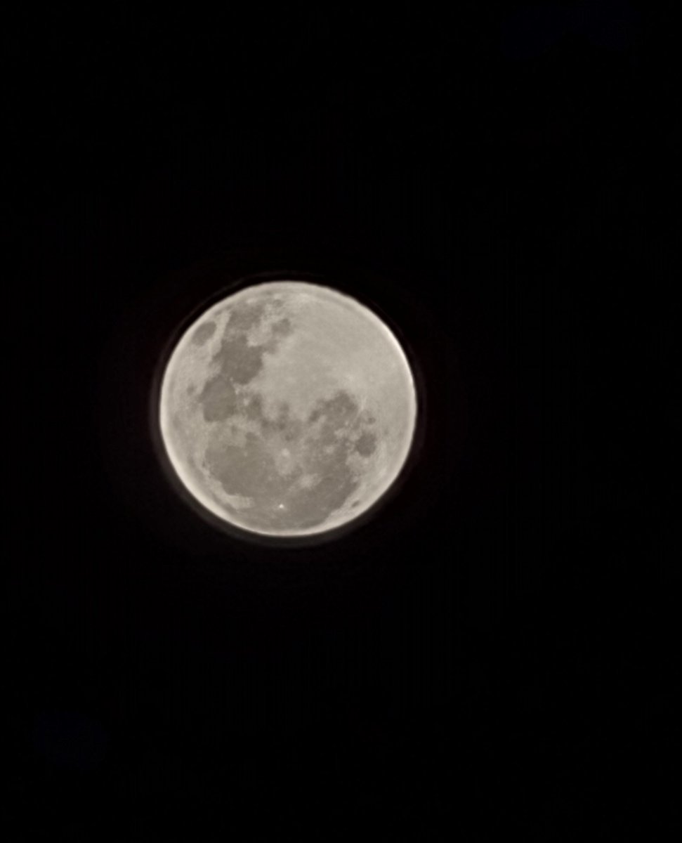 Iucassantos's tweet photo. Eclipse lunar, maio de 2022. 📷 by Galaxy S20+ #EclipseLunar https://t.co/DjLn30jzHI