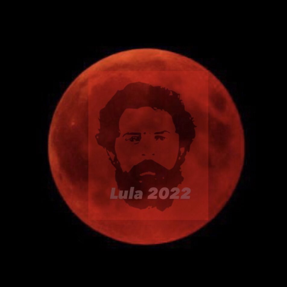 choquei's tweet photo. 🚨A LUA ESTÁ COMEÇANDO A FICAR VERMELHA! #EclipseLunar https://t.co/hMMX2JA9M3