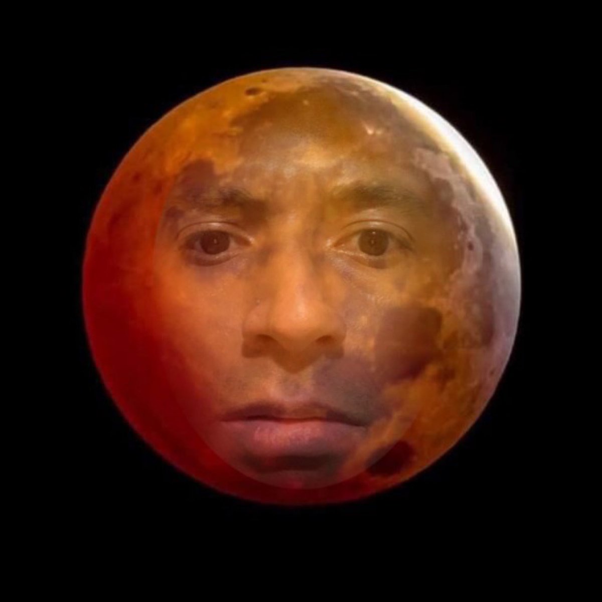 La luna viendo como le tomas foto con tu android #EclipseLunar