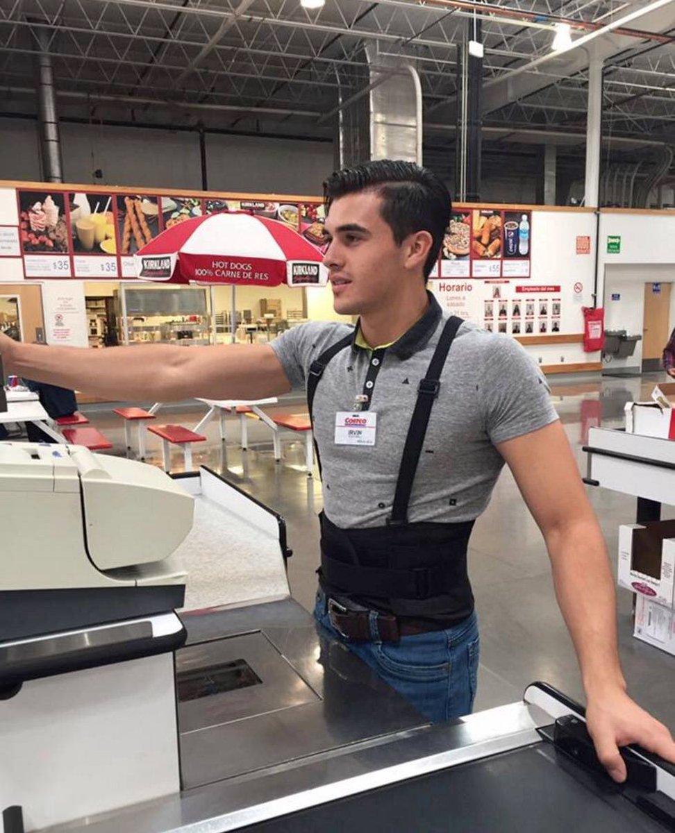 mar67005166's tweet photo. Se hizo viral por una foto tomada en un supermercado y aparte de estar muy bien ,tiene buena verga , el combo completo https://t.co/arazVKrbVe