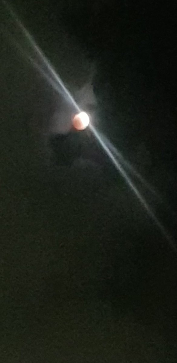 62Yuda's tweet photo. Eclipse  lunar 11:23 pm https://t.co/rdg68EMP5i