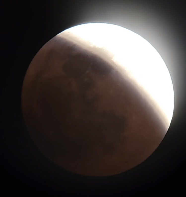 HuNiRe's tweet photo. #skyalertmx #EclipseLunar @SkyAlertMx https://t.co/2F1yc6yqqM