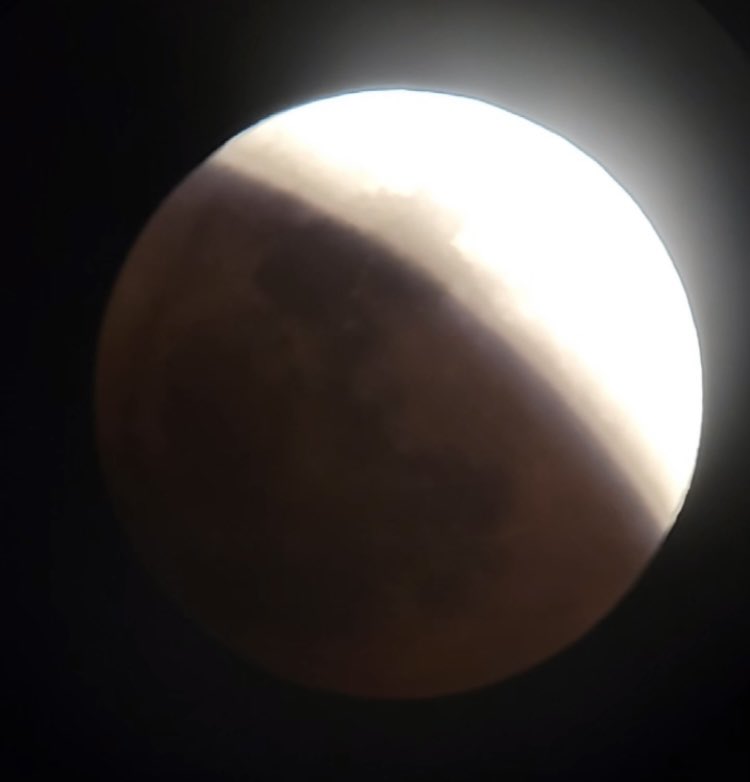 HuNiRe's tweet photo. #skyalertmx #EclipseLunar @SkyAlertMx https://t.co/2F1yc6yqqM