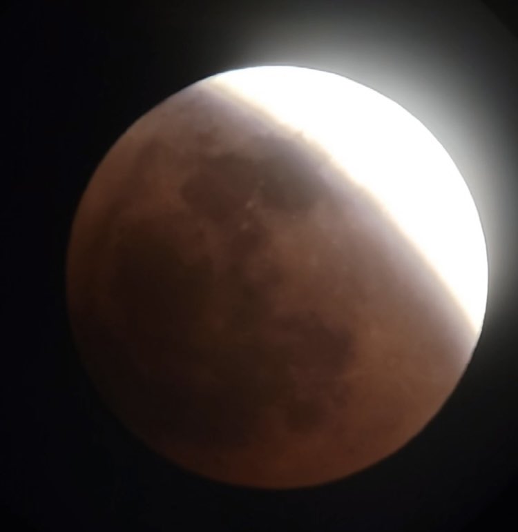 HuNiRe's tweet photo. #skyalertmx #EclipseLunar @SkyAlertMx https://t.co/2F1yc6yqqM