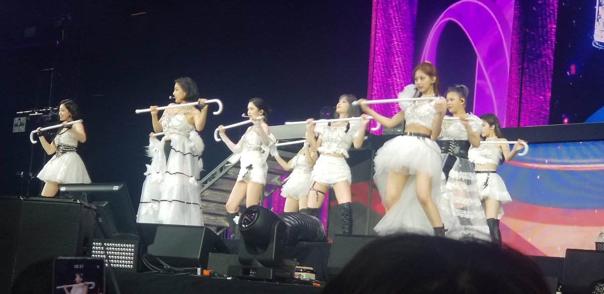 LAnoHiro's tweet photo. 3rd row for TWICE concert #6!!

#TWICE_4TH_WORLD_TOUR_ENCORE
#TWICEINLA
#TWICE
#트와이스 https://t.co/RcKPO9JZSv
