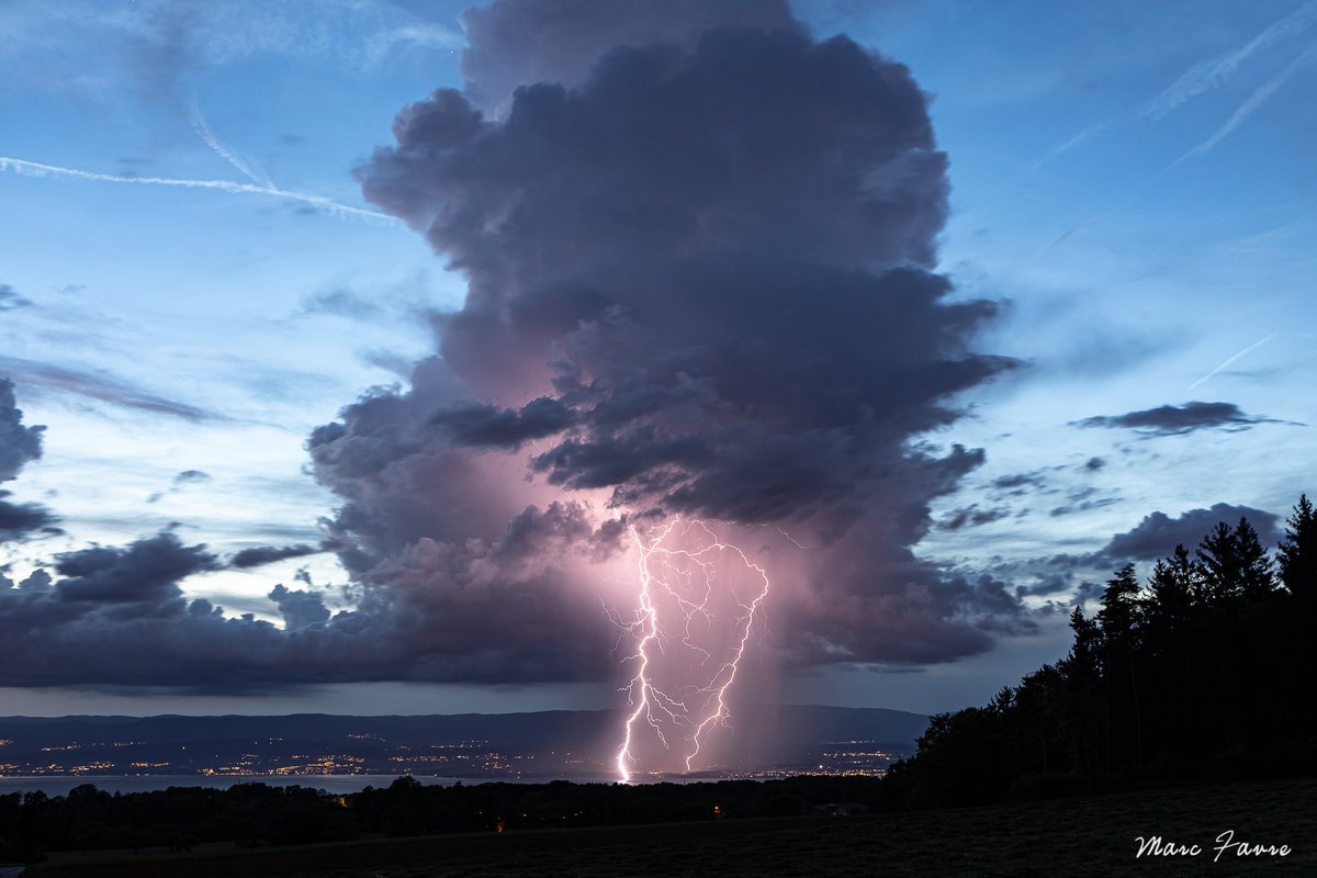 Marc FAVRE (@mrc_fvr) on Twitter photo Premier #orage de la saison sur le Léman le 15 mai 2022 #HauteSavoie #leman #meteo #Weather
<a href="/KeraunosObs/">Keraunos</a> <a href="/meteofrance/">Météo-France</a> <a href="/meteosuisse/">MétéoSuisse</a> Premier #orage de la saison sur le Léman le 15 mai 2022 #HauteSavoie #leman #meteo #Weather
<a href="/KeraunosObs/">Keraunos</a> <a href="/meteofrance/">Météo-France</a> <a href="/meteosuisse/">MétéoSuisse</a>