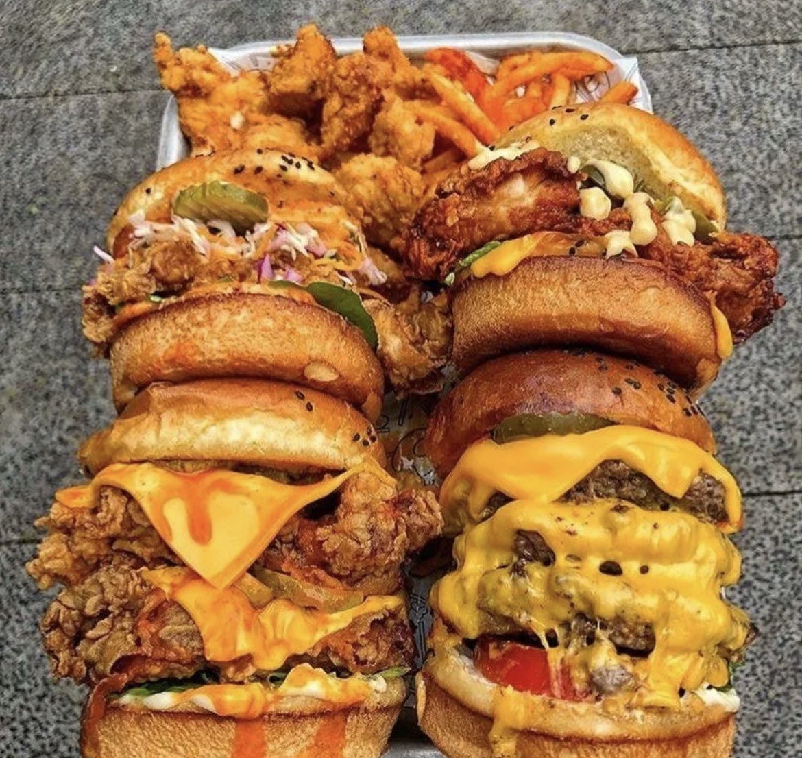 Happy #SundayFunday!

What’s your favorite 🍔?

#foodie #dinner #NFTs #NFTcommunity