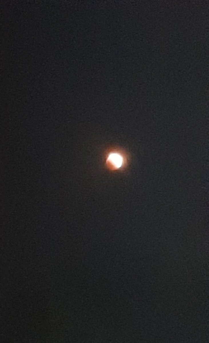 LuNiThAxX28's tweet photo. Modo: 😭😭😭😭😭😭😭
Gracias a @LetMeBeANoona que su trilogía me tiene mal y si a eso le sumamos que me la quito 💔💔💔
#PastLives
#EclipseLunar
#Destiny
#Predestiny
#Eternity
#Hopev https://t.co/ZgVmjwMUQs