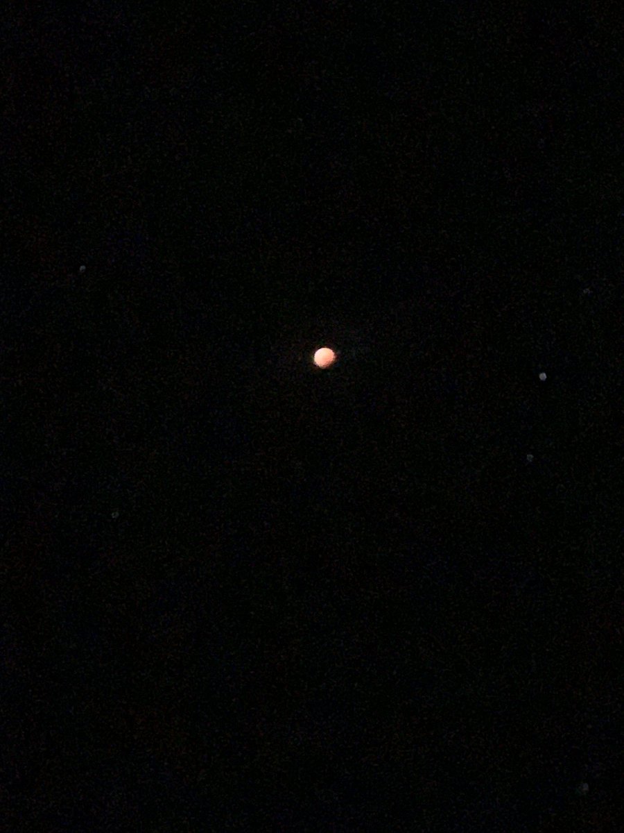 DefendamsChiloe's tweet photo. ECLIPSE LUNAR TOTAL EN LA NOCHE
MÁGICA DE CHILWE
#EclipseLunar #EclipseLunarTotal #EclipseTotaldeLuna en #Chilwe https://t.co/YtI7ByBjRR