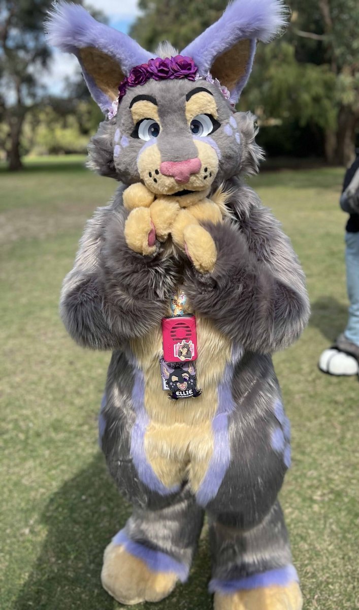 jesdenart's tweet photo. Hi! I'm Jess/Jesdena (or if you're addressing the fluffy lynx - Ellie!) 🐱

I'm a novice fursuit maker and artist based in Western Australia! Focused on making cute and fluffy toony style partials and fullsuits ❤️

Still learning and figuring things out but doin' my best! https://t.co/DeT0iIINIm