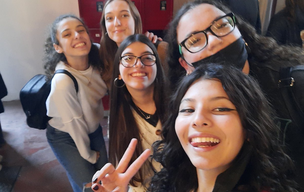 moreeforpame's tweet photo. @FDoficial mira con quiénes estuvimos hoy @rochiforpame @moraforpame @aldixpame @delfiforpame ❤️❤️ #FirmaFD https://t.co/iHTQgoLTXV