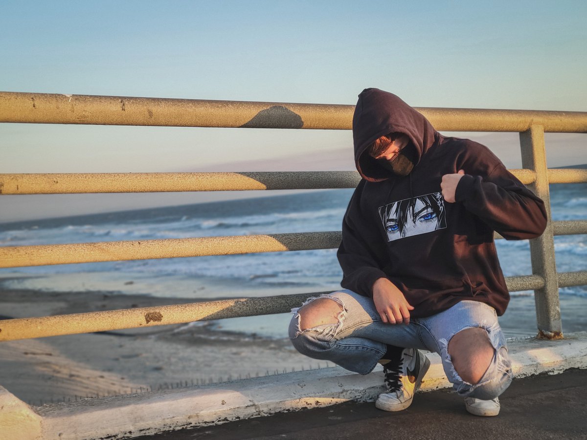 AkariLabs's tweet photo. Hellbent on innovating and exploring the limitless bounds of our creativity, we're happy to announce the beginning of something new. Introducing our official Akari merchandise, purchased with $GLOW, specially for you. https://t.co/9lgYOoOBj9