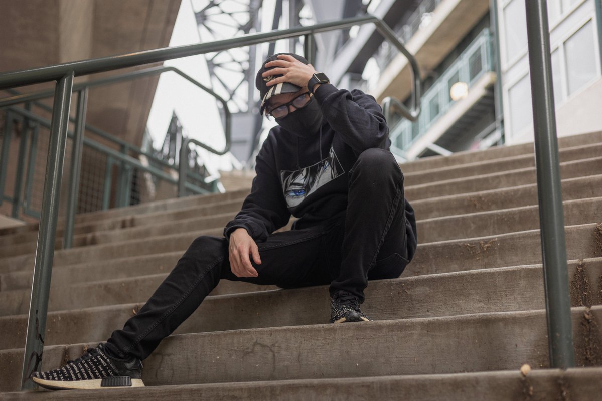 AkariLabs's tweet photo. Hellbent on innovating and exploring the limitless bounds of our creativity, we're happy to announce the beginning of something new. Introducing our official Akari merchandise, purchased with $GLOW, specially for you. https://t.co/9lgYOoOBj9