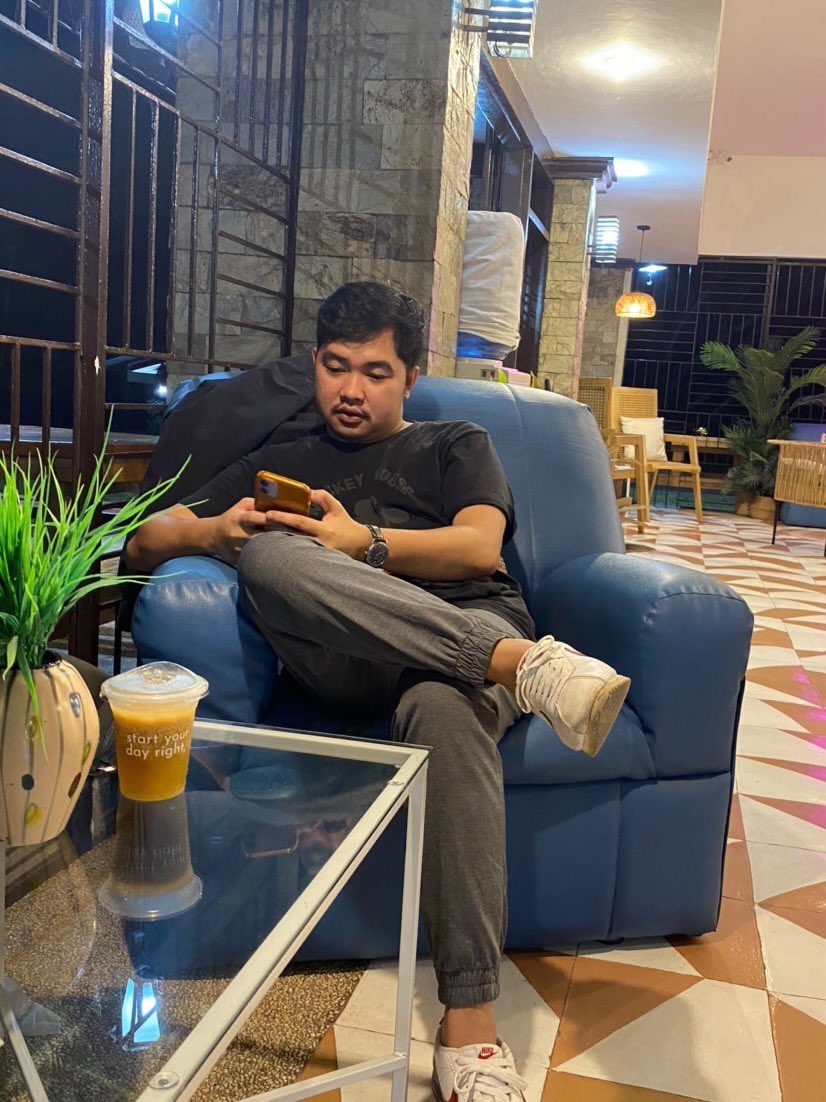 actuallykimmoy's tweet photo. Pa cellphone2 lang yan pero, mambabasag na naman sana yan ng electric fan for the 4th time! Hahaha. 

❌ Mental Health
✅ Anxiety &amp; Other Unindentified Mental-related disorders https://t.co/BIKKO9R30L