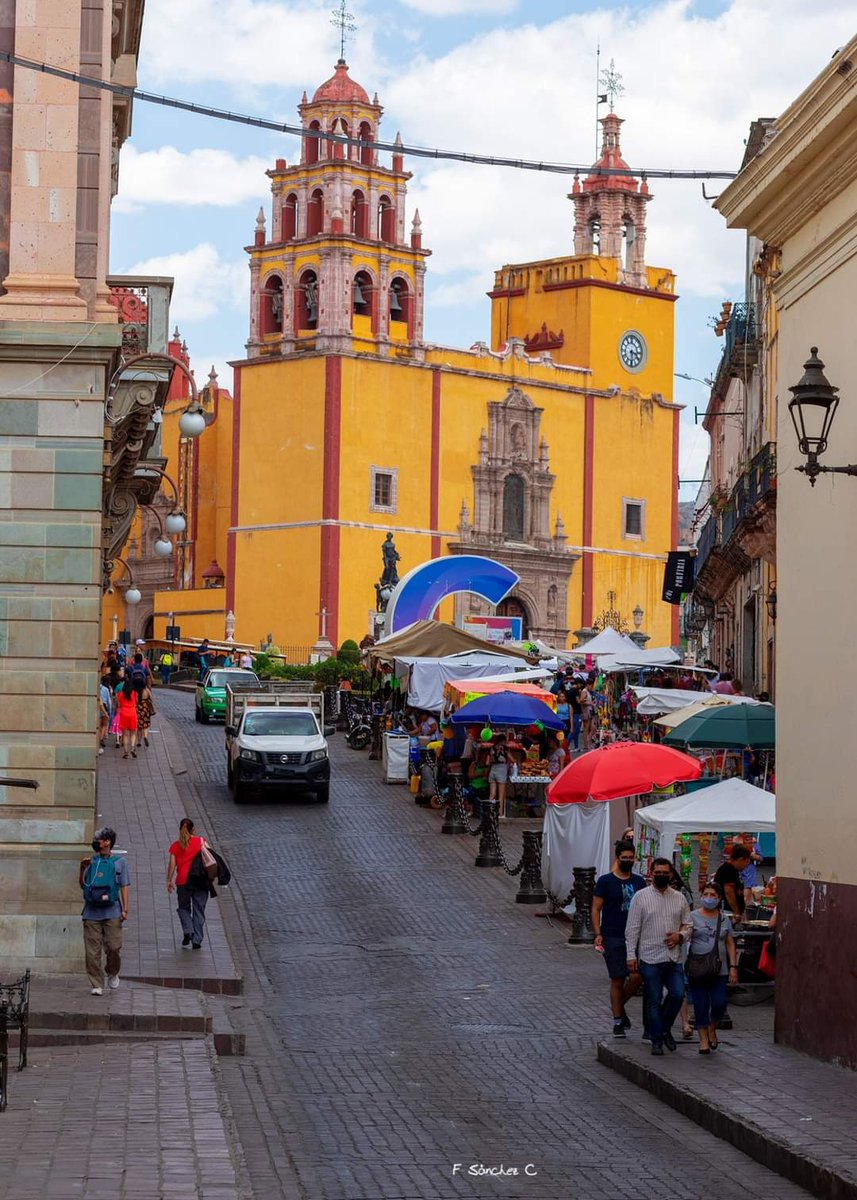 BRENDA_HERAS's tweet photo. Sean todos bienvenidos a ¡Guanajuato Tíanguis Patrimonio de la Humanidad! 🫣😔

#Guanajuato #CiudadPatrimonio #centrohistorico https://t.co/JiJ8hiHHAq