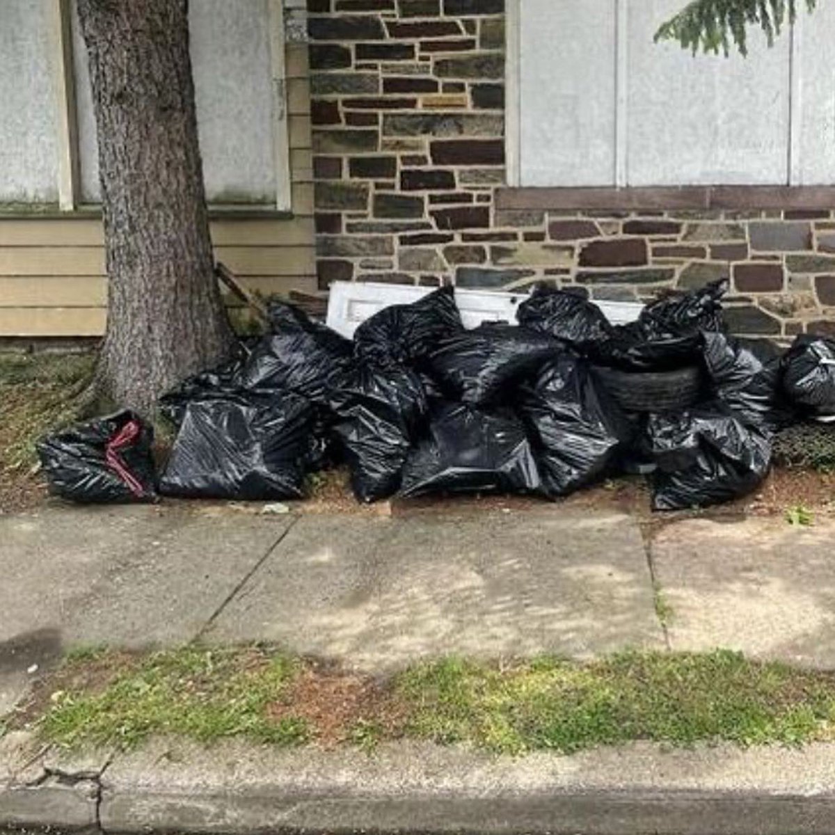 AmericanCleanup's tweet photo. Thank you to everyone who made #TrentonCleanup2 a huge success! We didn’t capture everyone but we appreciate each &amp; every one of you! 

Up next #ManvilleCleanup on June 5th

#BeingTheChangeWeWantToSee #StopTalkingStartDoing #NotBlackNotWhiteAmerican #AmericanCleanup #AmericaFirst https://t.co/9p7xsGYhdr