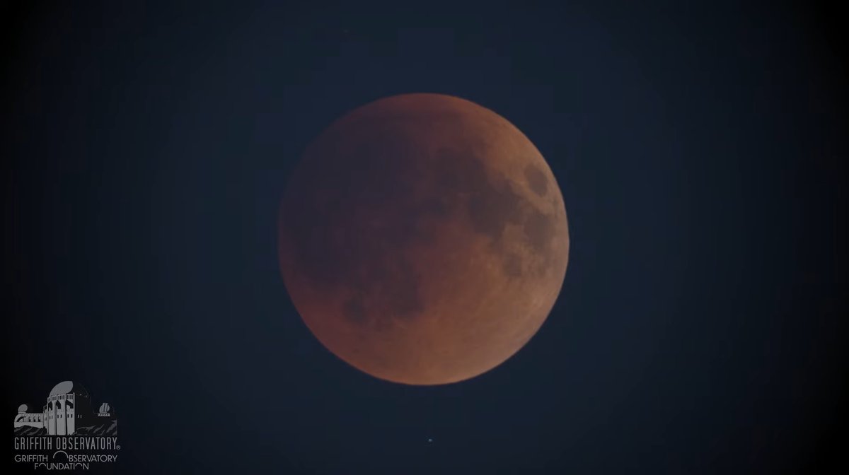 tariqjmalik's tweet photo. Behold, the Super Flower Blood Moon of 2022. Tonight's 85 minutes of totality is the longest total lunar eclipse in 33 years (Aug. 1989), says our columnist @JoeRaoWeather 

image via @GriffithObserv https://t.co/c9Gt9HRWGv