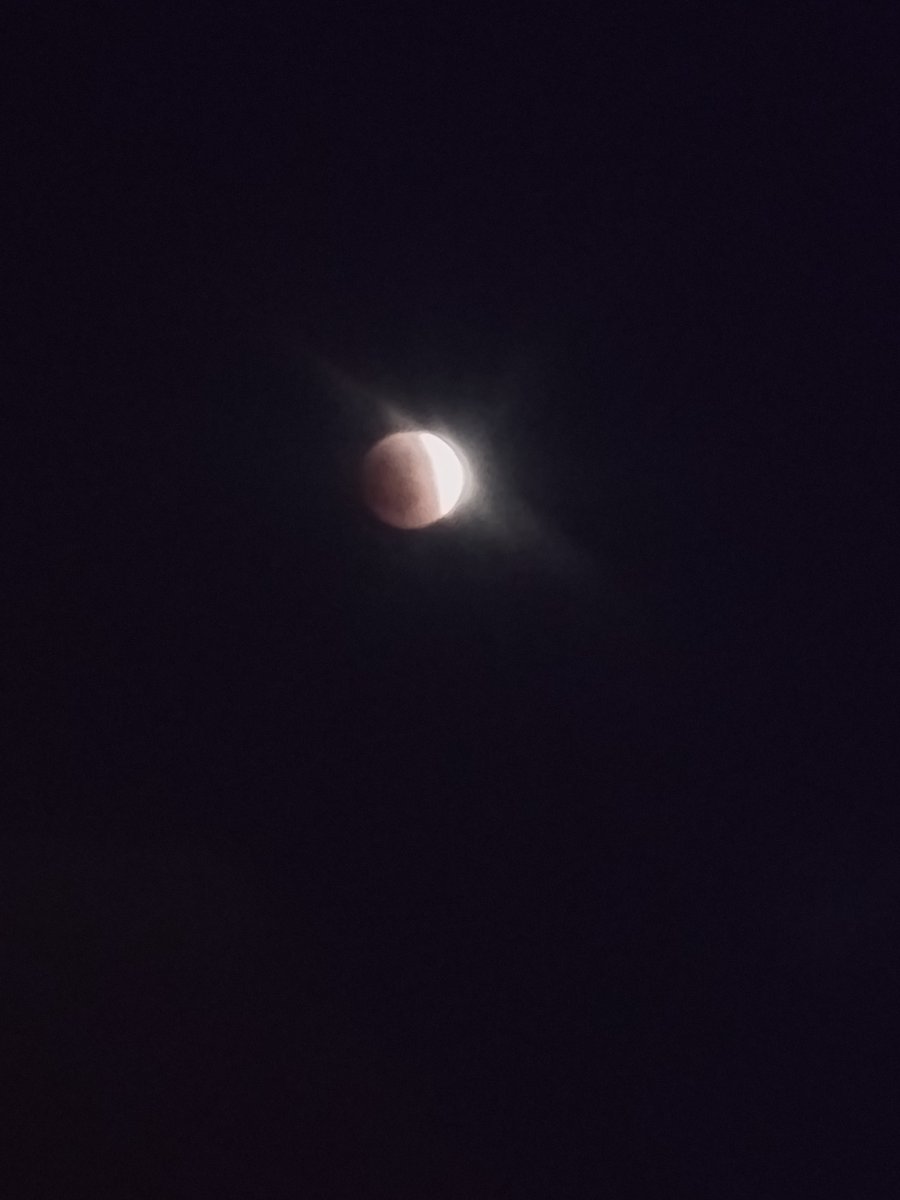 cort86's tweet photo. #LunarEclipse https://t.co/21q5VMdKex