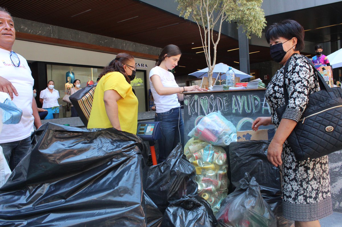 mariapresaa's tweet photo. Celebro que existan iniciativas ciudadanas como el #RecycleFest, el cual logró la recolección de más de 4 mil kilos de residuos reciclables. Lo recolectado será donado a instituciones altruistas.♻️ https://t.co/qk7PNgsswY