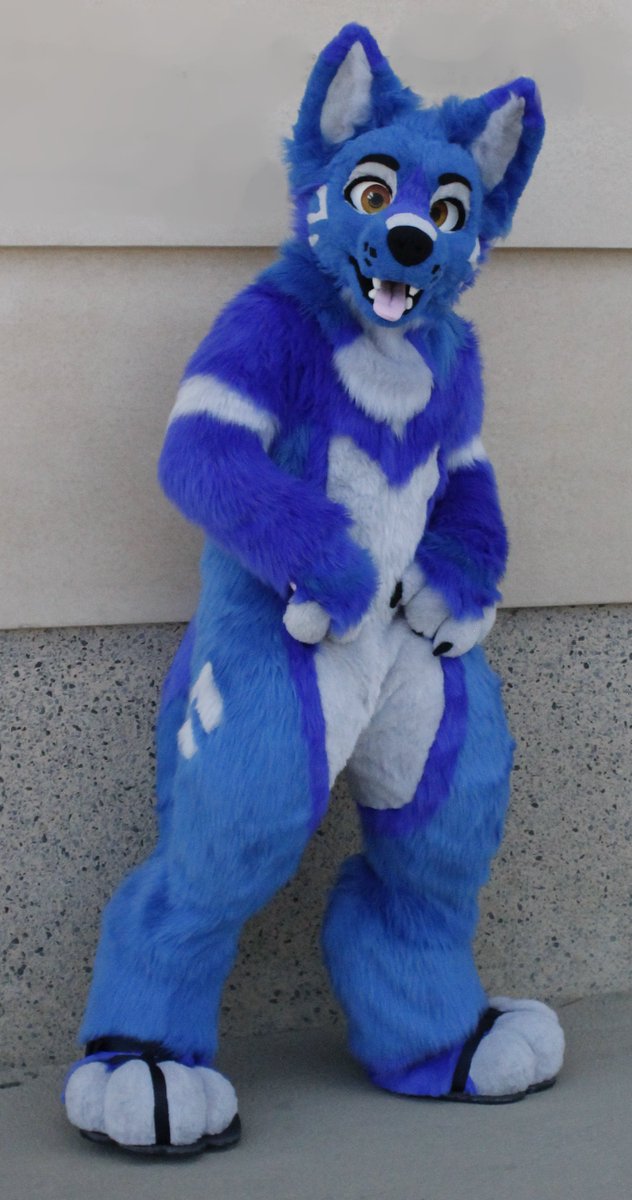 jesdenart's tweet photo. Hi! I'm Jess/Jesdena (or if you're addressing the fluffy lynx - Ellie!) 🐱

I'm a novice fursuit maker and artist based in Western Australia! Focused on making cute and fluffy toony style partials and fullsuits ❤️

Still learning and figuring things out but doin' my best! https://t.co/DeT0iIINIm