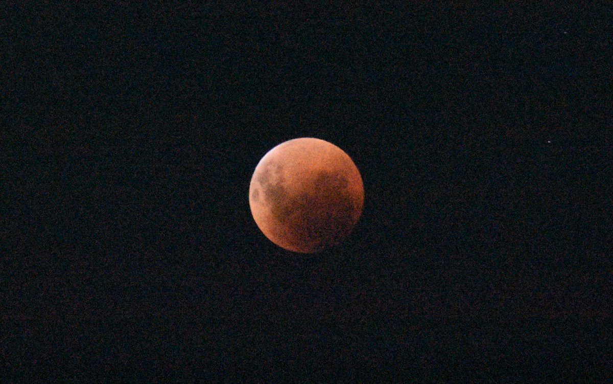 MAGAYASA's tweet photo. ASI SE VE LA LUNA DE SANGRE , DESDE LOS TOLDOS. #eclipseentn MARAVILLOSAAAAAA https://t.co/8euWGpUAuY