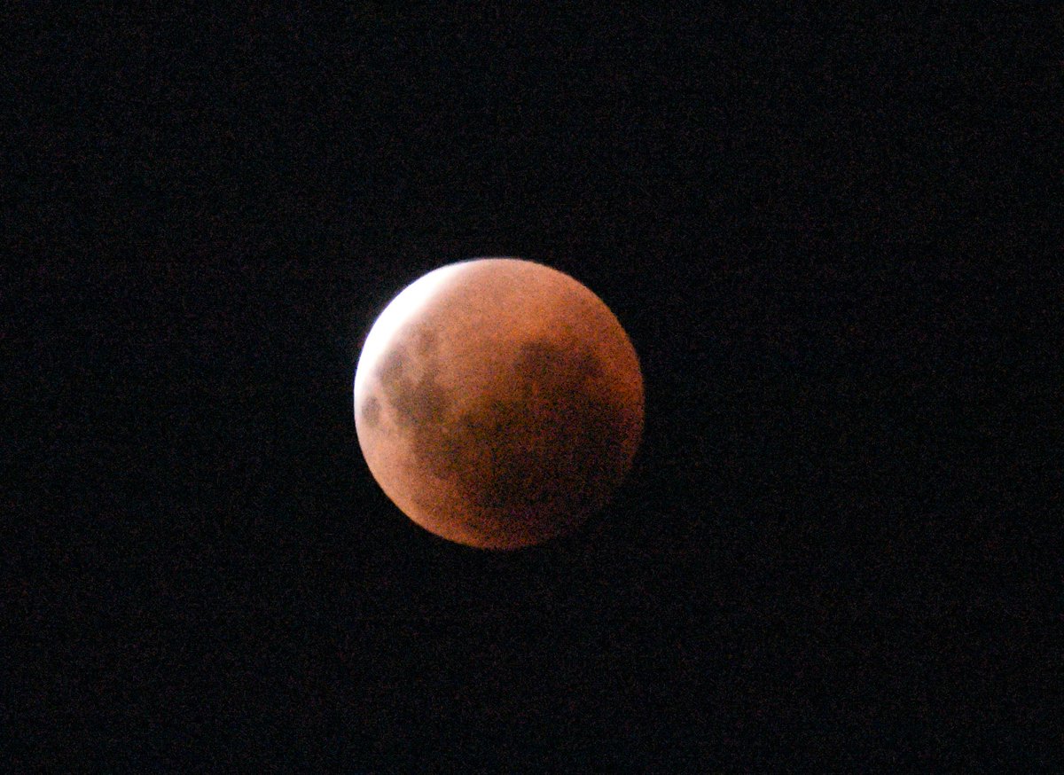 MAGAYASA's tweet photo. ASI SE VE LA LUNA DE SANGRE , DESDE LOS TOLDOS. #eclipseentn MARAVILLOSAAAAAA https://t.co/8euWGpUAuY