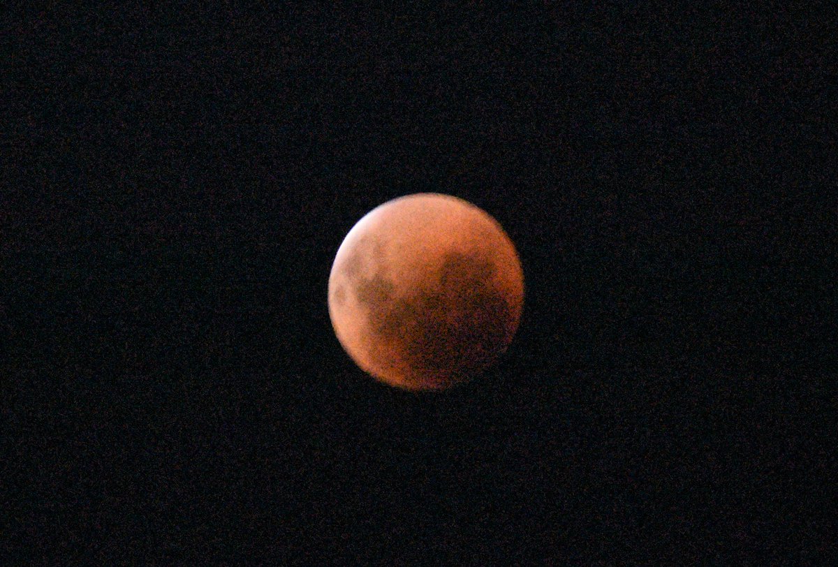 MAGAYASA's tweet photo. ASI SE VE LA LUNA DE SANGRE , DESDE LOS TOLDOS. #eclipseentn MARAVILLOSAAAAAA https://t.co/8euWGpUAuY