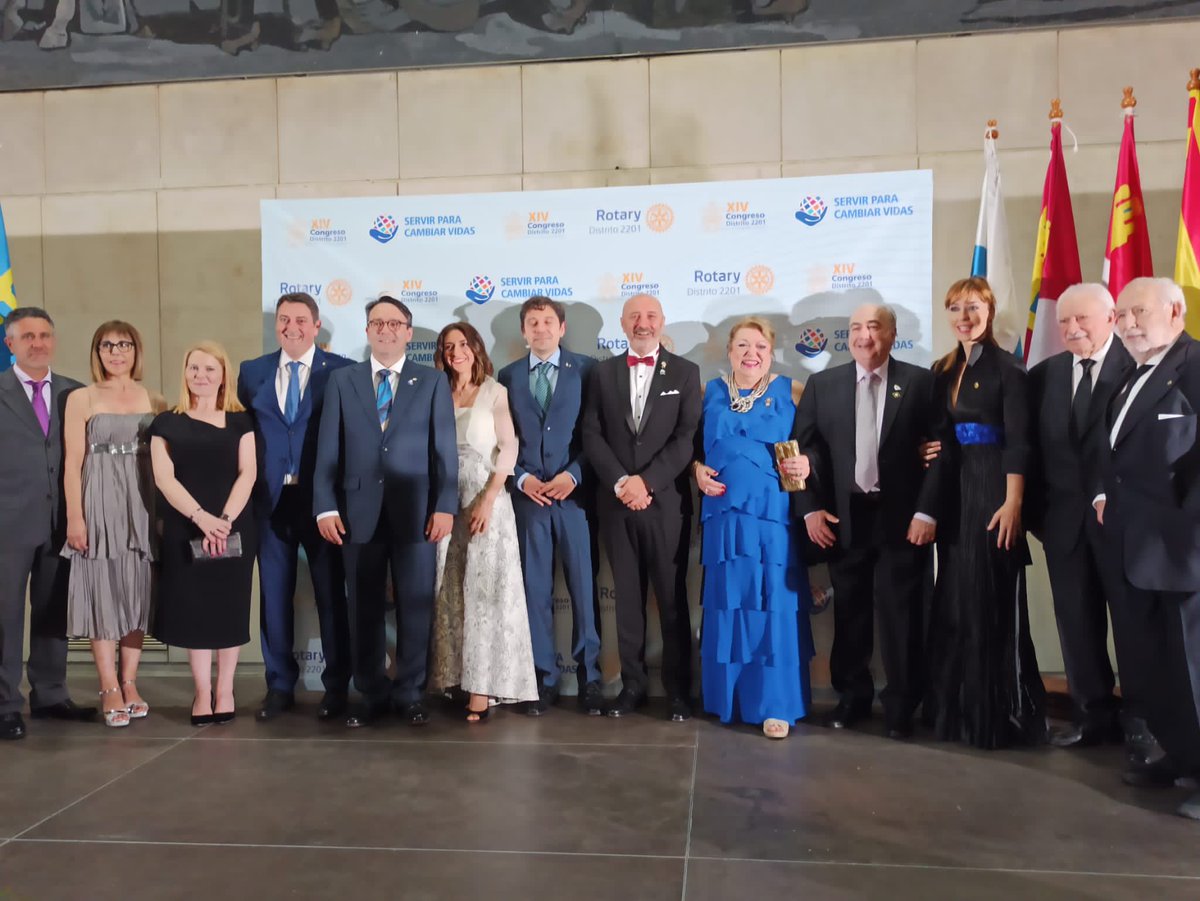 RotaryOurense1's tweet photo. En el congreso de distrito 2201 celebrado en #Oviedo la representación Ourensana #distrito2201 @MarcosChaoAmaro https://t.co/n9dFe2b7u7