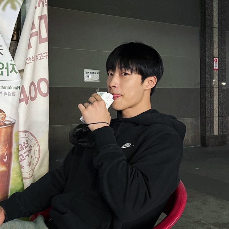 JustWooDoHwanTH's tweet photo. [📸] Instagram Story 16.05.2022 : wdohwan 

😋😋😋 

🍳https://t.co/66L0vJdwnm

#WooDoHwan #우도환 #อูโดฮวาน https://t.co/h7AW87HUF9