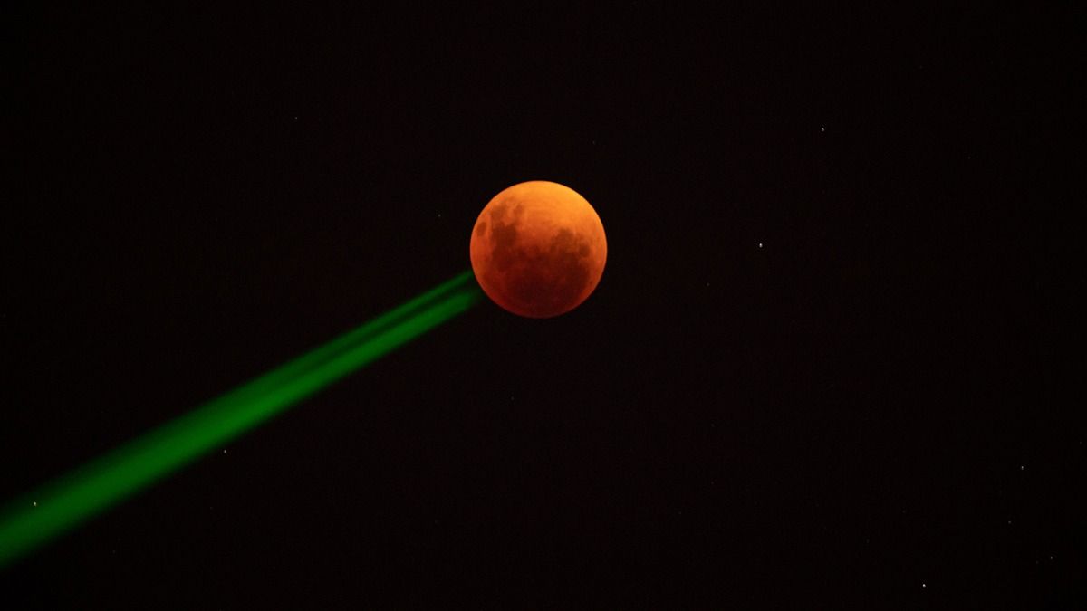 SPACEdotcom tweet picture
