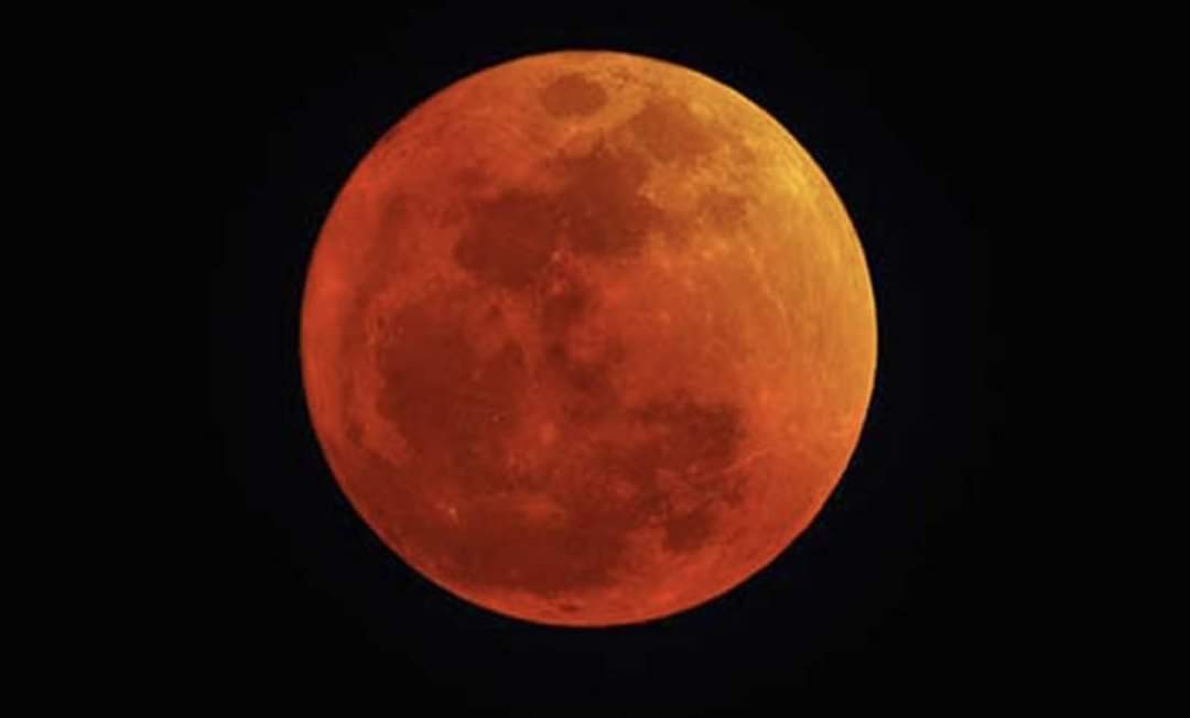 LizRT98's tweet photo. Mood: #EclipseLunar 🌠🌠😍😍 https://t.co/sGrFMw38LL