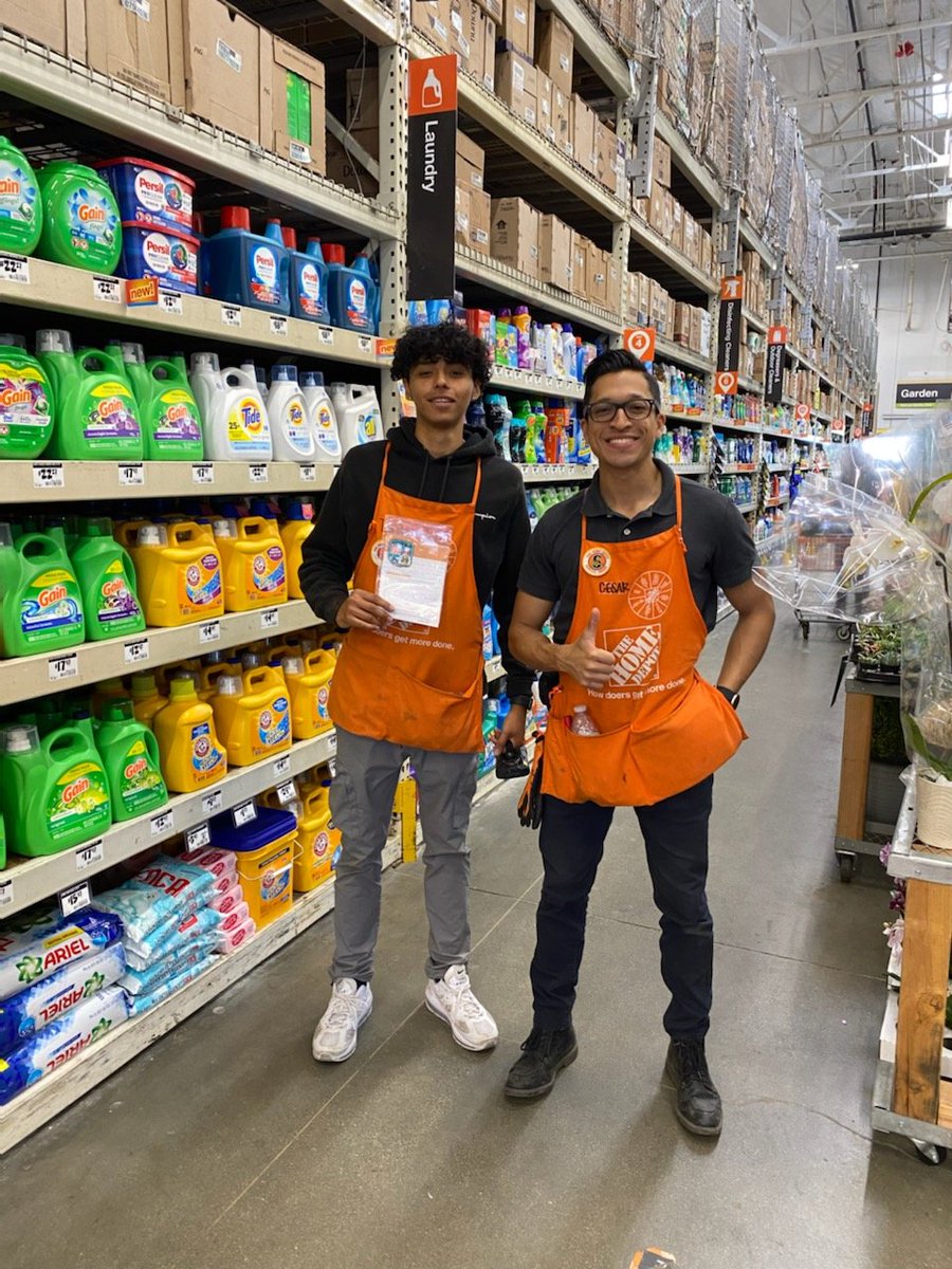 Recognizing my associate David D28 for taking ownership of the cleaning aisle with great standards! Welcome to the team David! Nice job!! 👏🏻<a href="/kari_hd/">Kari</a> <a href="/HomeDepot647/">Westminster HD #647</a> <a href="/sophialuna_HD/">Sophia Luna</a> @HDLMPerez <a href="/JabarrBean/">Jabarr Bean</a>