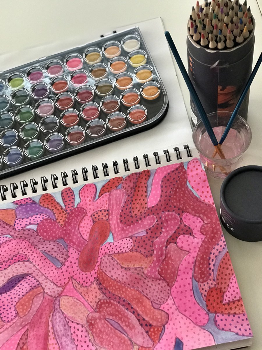 ArtPeixe's tweet photo. #corales #coralreefs #underwater #underwaterworld #paper #colours #colouredpencils #watercolour https://t.co/fxGgVQRYbJ