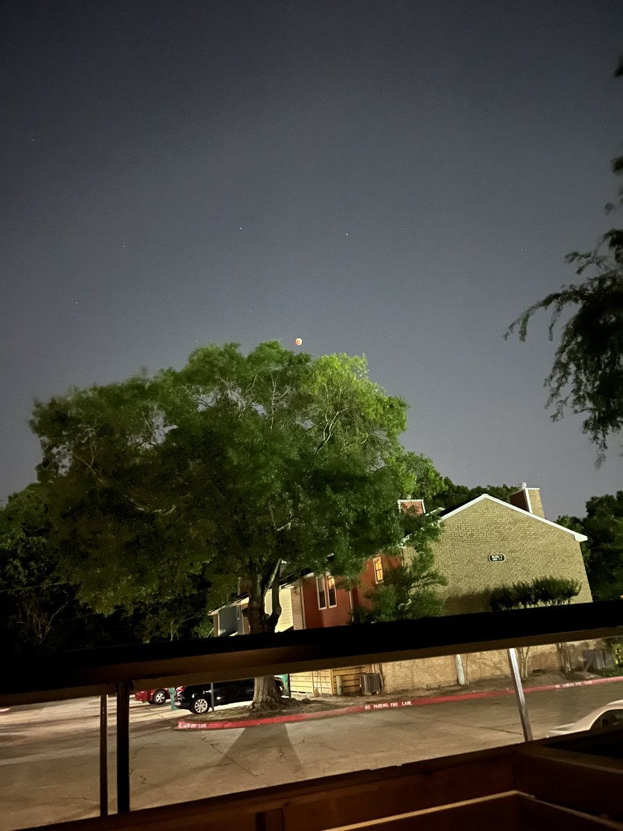 Bethmeth3's tweet photo. Eclipse Houston @abc13weather @abc13houston #Houston https://t.co/5k7YXG2Fqk