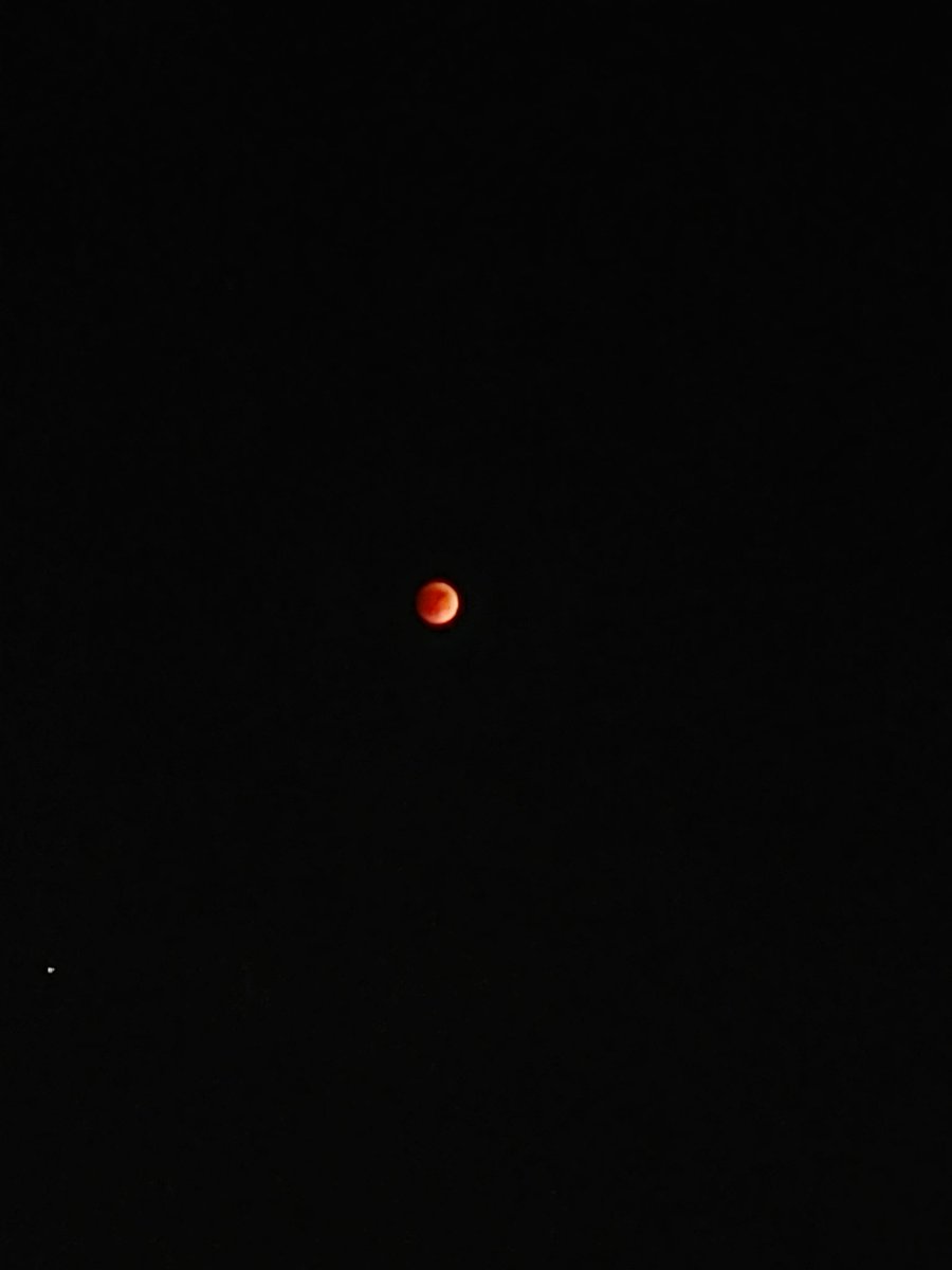 Best I can do! 😄
Still a jaw dropping event to witness!
#space #LunarEclipse #cameraquality #EclipseLunar #BloodMoon