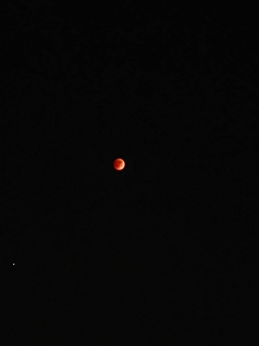 Pettyscout's tweet photo. Best I can do! 😄
Still a jaw dropping event to witness!
#space #LunarEclipse #cameraquality #EclipseLunar #BloodMoon https://t.co/WZMPAAz1DT